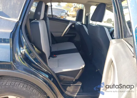 2017 Toyota Rav4 Xle z USA, uszkodzony, nr VIN JTMRFREV9HD204816